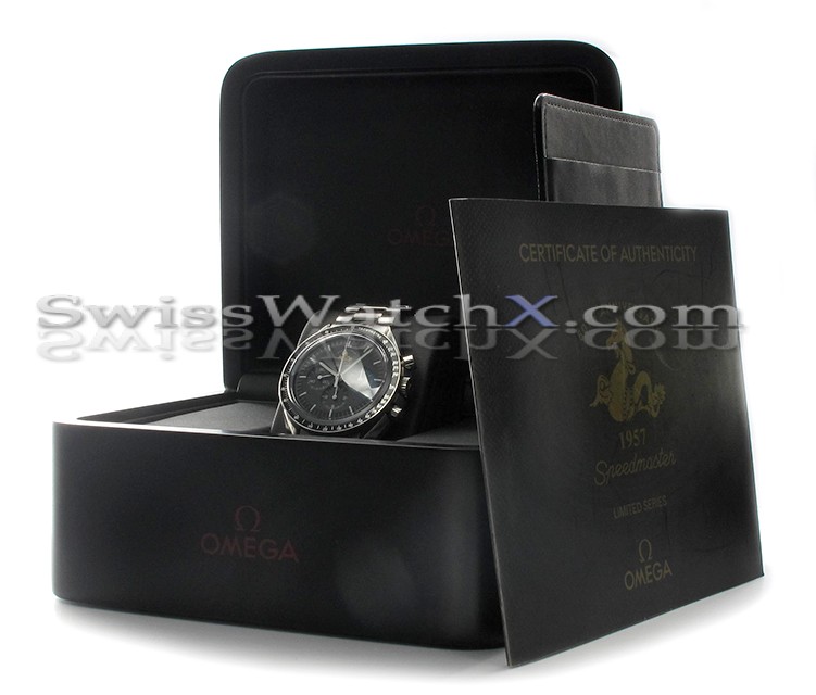 オメガスピードマスターのMoonwatch 311.30.42.30.01.001 - ウインドウを閉じる