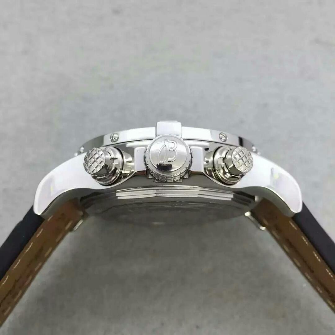 Breitling Super Avenger A13370 - закрыть